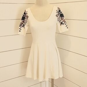 FREE PEOPLE xs mini skater dress cream with embroidered floral shoulders